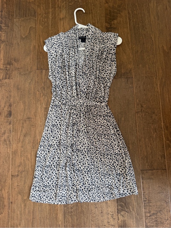 French Connection Dresses & Skirts - French Connection Sleeveless Printed V-Neck Women’s Dress - Black & White